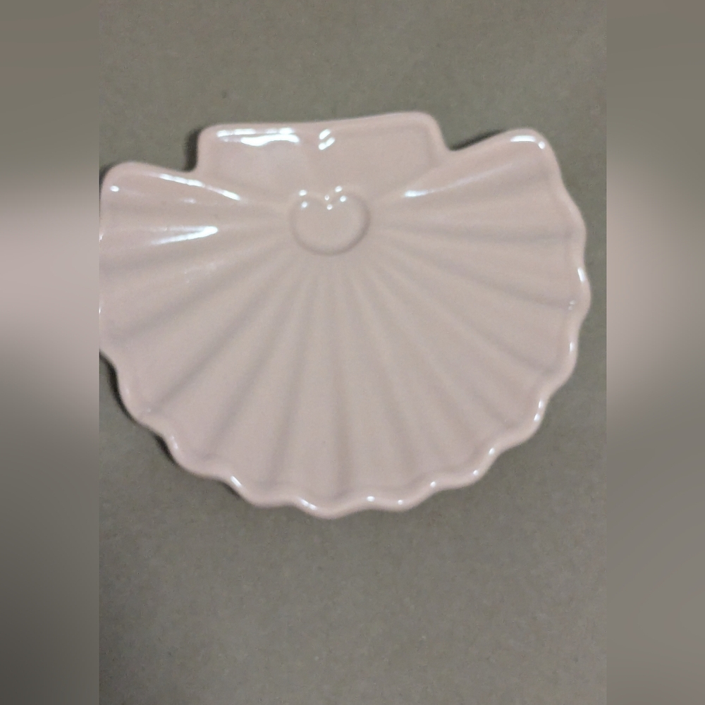 Vtg Pink Shell Soap Dish Ceramic w/ Pressed Heart Scallop Shell Shaped Rare Find